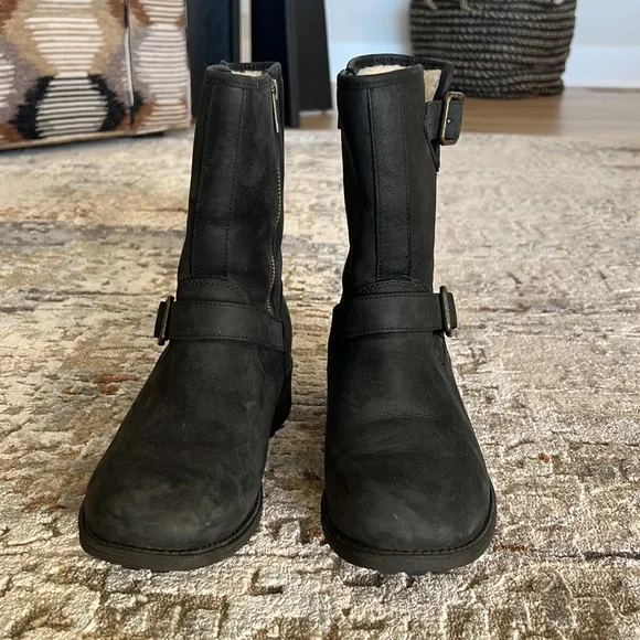 Ugg Chaney Boots - Picture 7 of 13